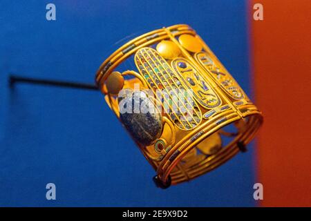 Egitto, Cairo, Museo Egizio, gioielli trovati nella necropoli reale di Tanis, sepoltura del re Psuscennes i: Braccialetto. Foto Stock