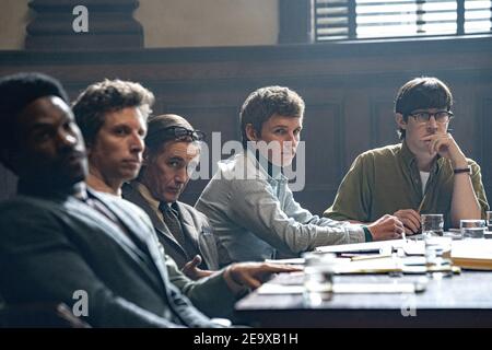 MARK RYLANCE, BEN SHENKMAN, EDDIE REDMAYNE, YAHYA ABDUL-MATEEN II E ALEX SHARPE NEL PROCESSO DI CHICAGO 7 (2020), DIRETTO DA AARON SORKIN. Credito: FOTO DREAMWORKS / Album Foto Stock