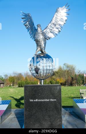 RAF li ricorderemo dell'Aquila commemorativa al National Arboretum Alrewas Staffordshire Inghilterra Regno Unito Foto Stock