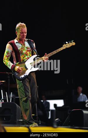 Sting prosegue il suo tour mondiale sulla scena "Route of Kings" a Hyde Park, Londra, Regno Unito. 28 luglio 2001 Foto Stock