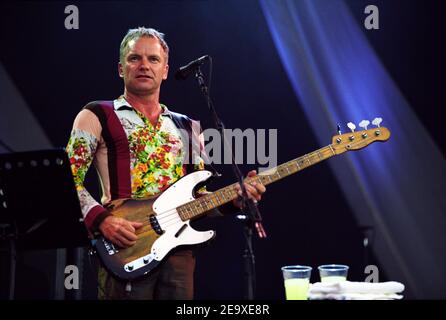 Sting prosegue il suo tour mondiale sulla scena "Route of Kings" a Hyde Park, Londra, Regno Unito. 28 luglio 2001 Foto Stock