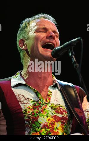 Sting prosegue il suo tour mondiale sulla scena "Route of Kings" a Hyde Park, Londra, Regno Unito. 28 luglio 2001 Foto Stock