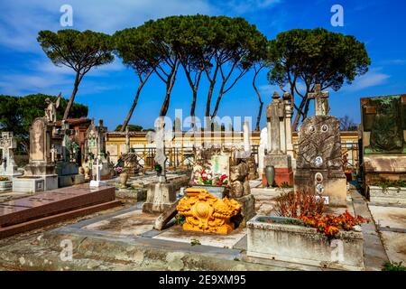 Tipico cimitero italiano Cimitero delle Porte Sante, San Miniato al Monte, Firenze, Toscana, Italia, Europa Foto Stock
