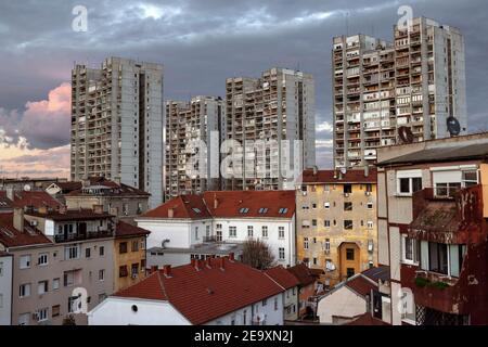 Belgrado, Serbia - Vista di edifici residenziali stagionato a Zemun Foto Stock