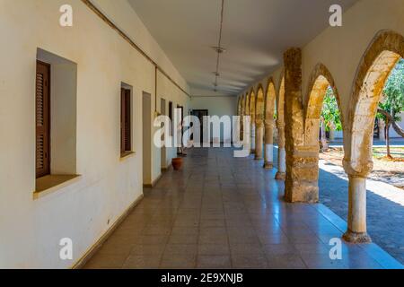 Cortile interno del monastero di San Barnaba vicino a Famagosta, Cipro Foto Stock