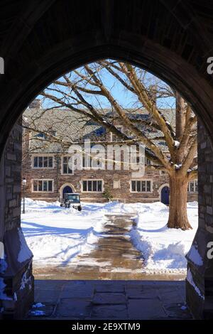 PRINCETON, NJ -4 FEB 2021- Vista del campus della Princeton University, New Jersey, sotto la neve dopo una tempesta invernale. Foto Stock