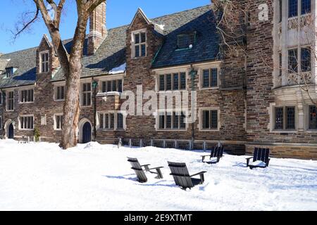 PRINCETON, NJ -4 FEB 2021- Vista del campus della Princeton University, New Jersey, sotto la neve dopo una tempesta invernale. Foto Stock