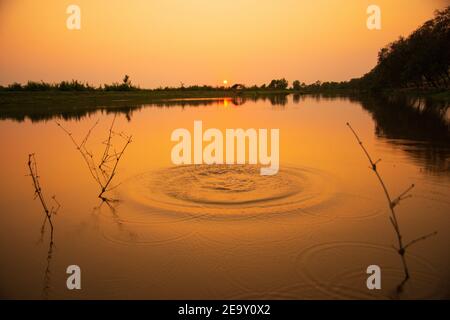 Tramonto sulla Batiaghata, Khulna, Bangladesh. Foto Stock