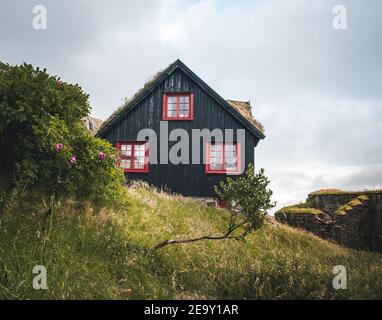 Kirkjuboargardur, anche chiamato Roykstovan, è una fattoria storica e museo a Kirkjubour, Isole Faroe. Costruito nel 11 ° secolo è uno dei Foto Stock