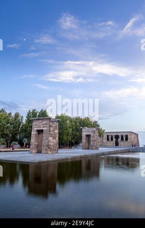 Templo de Debod, un famoso tempio egiziano che è stato donato dall'Egitto alla Spagna come ringraziamento per aver contribuito al salvataggio delle antichità di Assuan Foto Stock