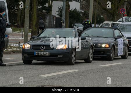 Kiezpirat, Schauspieler, Kalle Haverland, Führungsfahrzeug, Autocorso Freiheitsfahrer, Querdenker, Coronaleugner, gegen Coronamaßnahmen, Maskenverweig Foto Stock