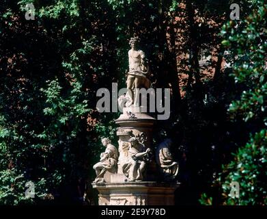 DET- FUENTE DE APOLO- LAS CUATRO ESTACIONES FUERON REALIZADAS POR M ALVAREZ - 1781-1802. AUTORE: GIRALDO BERGAZ ALONSO. LOCALITÀ: PASEO DEL PRADO. MADRID. SPAGNA. Foto Stock