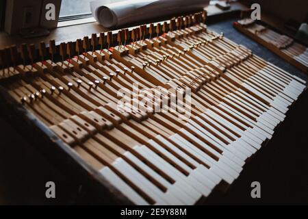 foto di un piano d'organo all'interno della struttura Foto Stock