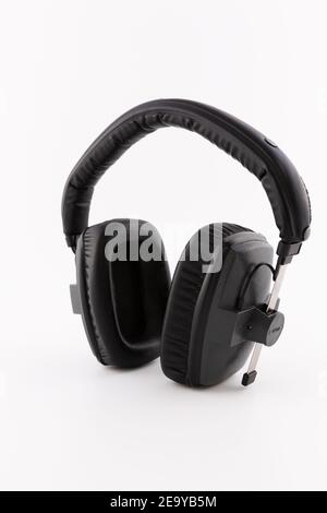 Cuffie professionali Studio isolate su sfondo bianco Foto Stock