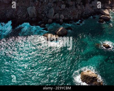 Ampia vista angolare della spiaggia naturale Cala Formentera a Palma di Maiorca, Isole Baleari, Spagna Foto Stock