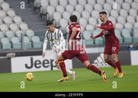 Torino, Italia. 6 Feb 2021. Torino, Italy, Allianz Stadium, 06 febbraio 2021, Cristiano Ronaldo (Juventus FC) in azione durante il Juventus FC vs AS Roma - Calcio italiano Serie A match Credit: Claudio Benedetto/LPS/ZUMA Wire/Alamy Live News Foto Stock