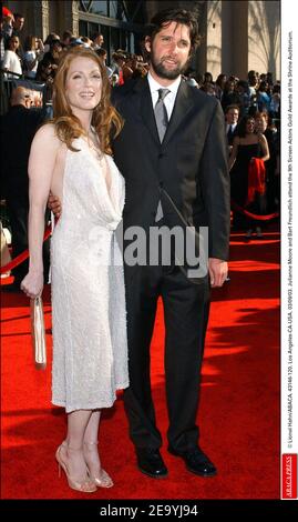 © Lionel Hahn/ABACA. 43146-120. Los Angeles-CA-USA. 03/09/03. Julianne Moore e Bart Freundlich partecipano al nono schermo attori Guild Awards al Shrine Auditorium. Foto Stock