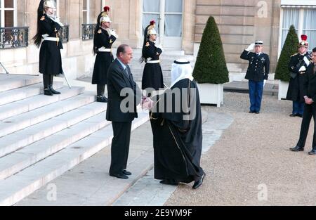 Il presidente francese Jacques Chirac riceve il presidente ad interim iracheno Ghazi al-Yawar al Palazzo Elysee di Parigi, in Francia, il 13 gennaio 2005. Foto di Bruno Klein/ABACA. Foto Stock