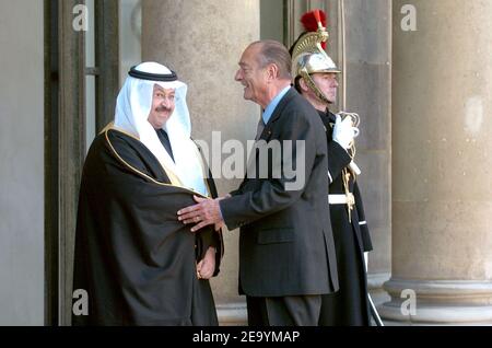 Il presidente francese Jacques Chirac riceve il presidente ad interim iracheno Ghazi al-Yawar al Palazzo Elysee di Parigi, in Francia, il 13 gennaio 2005. Foto di Bruno Klein/ABACA. Foto Stock