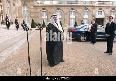 Conferenza stampa del presidente ad interim iracheno Ghazi al-Yawar dopo il suo incontro con il presidente francese Jacques Chirac al Palazzo Elysee, a Parigi, Francia, il 13 gennaio 2005. Foto di Bruno Klein/ABACA. Foto Stock