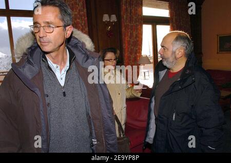 L'attore francese Thierry Lhermitte, attrice e regista Josiane Balasko e Gerard Jugnot all'Hotel le Pic Blanc durante il 'Festival du Film de Comedie' a l'Alpe d'Huez, Francia, il 19 gennaio 2005. Balasko presenta quest'anno il suo film 'l'ex femme de ma vie' con Thierry Lhermitte. Foto di Bruno Klein/ABACA Foto Stock