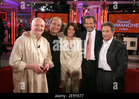 Jean-Pierre Coffe, Philippe Geluck, Beatrice Leeb, Michel Leeb e Michel Drucker partecipano alla presentazione del talk show di Michel Drucker Vivement Dimanche speciale Michel Leeb il 26 gennaio 2005. Foto di Jean-Jacques Datchary/ABACA Foto Stock