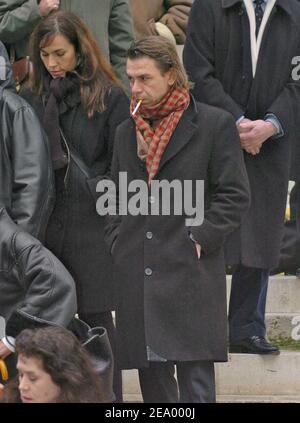 L'attore francese Philippe Torreton lascia la chiesa di St-Roch a Parigi, in Francia, il 3 febbraio 2005, dopo una messa per rendere un ultimo omaggio all'attore francese Jacques Villeret, morto venerdì scorso. Foto di Bruno Klein/ABACA. Foto Stock