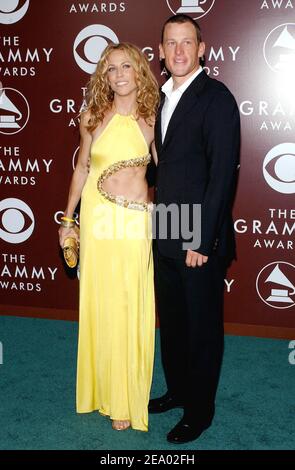 Lance Armstrong e la fidanzata Sheryl Crow partecipano al 47° Grammy Awards annuale a Los Angeles, California, il 13 febbraio 2005. Foto di Hahn-Khayat/ABACA. Foto Stock