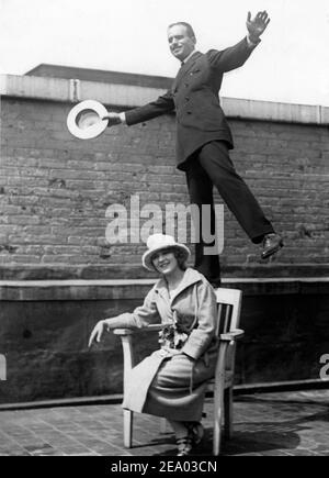 DOUGLAS FAIRBANKS SR e MARY PICKFORD circa 1921 in posa per stampa fotografi Foto Stock