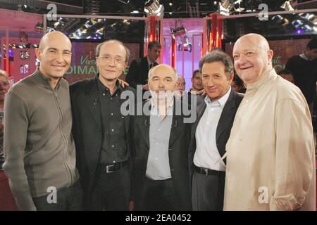 Nicolas Canteloup, Philippe Geluck, Gerard Jugnot, Michel Drucker e Jean-Pierre Coffe partecipano allo spettacolo di Drucker Vivement Dimanche registrato allo Studio Gabriel di Parigi, Francia, il 23 febbraio 2005. Foto di Jean-Jacques Datchary/ABACA. Foto Stock