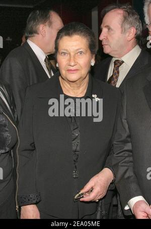 ESCLUSIVO. L'ex ministro francese della Sanità Simone Veil partecipa alla prima edizione della cerimonia dei Trofei APAJH organizzata dall'Associazione per adulti e giovani disabili (Association pour adultes et Jeunes Handicapes) e tenutasi al Palais des Congres di Parigi, Francia, il 28 febbraio 2005. Foto di Benoit Pinguet/ABACA. Foto Stock