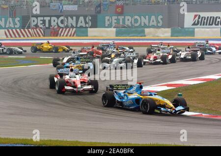 Inizio del Gran Premio di Formula uno della Malesia, circuito di Sepang, Kuala Lumpur, Malesia, 20 marzo 2005. Foto di Thierry Gromik/ABACA Foto Stock