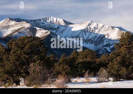 Il Monte antero, a 14,276 metri (4,351 piedi), si trova all'interno della San Isabel National Forest, nel centro del Colorado. Foto Stock