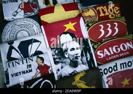 Asia, Vietnam, ho Chi Minh City aka Saigon, souvenir T.shirt in mostra Foto Stock