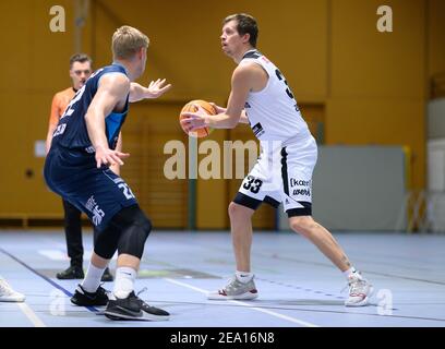 Karlsruhe, Germania. 03 maggio 2021. Rouven Roessler (Wizards) sulla palla. GES/Basketball/Pro B: KIT Arvato College Wizards - Dresden Titans, 02/07/2021 | Use worldwide Credit: dpa/Alamy Live News Foto Stock