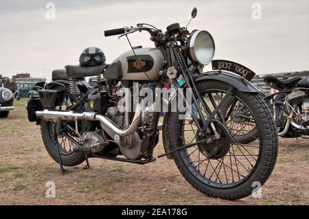 1937 motocicletta inglese di Levis alla mostra di auto Hot Rod Revolution al Camp Mabry ad Austin, Texas, Stati Uniti Foto Stock