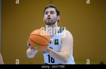 Karlsruhe, Germania. 03 maggio 2021. Azione individuale, taglio Moritz Baer (Wizards). GES/Basketball/Pro B: KIT Arvato College Wizards - Dresden Titans, 02/07/2021 | Use worldwide Credit: dpa/Alamy Live News Foto Stock