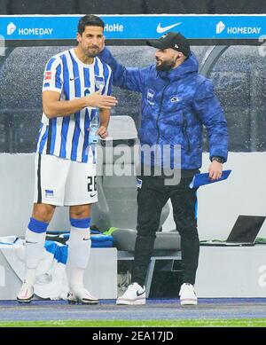 Berlino, Germania. 05 febbraio 2021. Sami KHEDIRA, Hertha 28 cambio giocatore, sostituzione, Wechsel, Auswechslung, Einwechslung, Spielerwechsel, nella partita HERTHA BSC BERLINO - FC BAYERN MUENCHEN 0-1 1.Lega di calcio tedesca il 5 febbraio 2021 a Berlino, Germania Stagione 2020/2021, giorno 20, 1.Bundesliga, FCB, München, 20.Spieltag © Peter Schatz / Alamy Live News - le NORMATIVE DFL VIETANO L'USO DI FOTOGRAFIE come SEQUENZE DI IMMAGINI e/o QUASI-VIDEO - Credit: Peter Schatz/Alamy Live News Foto Stock