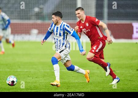 Berlino, Germania. 05 febbraio 2021. Nemanja RADONJIC, Hertha 24 competere per la palla, affrontare, duello, testata, zweikampf, azione, lotta contro Niklas SUELE, Süle, FCB 4 nella partita HERTHA BSC BERLINO - FC BAYERN MUENCHEN 0-1 1.Lega di calcio tedesca il 5 febbraio 2021 a Berlino, Germania Stagione 2020/2021, giorno 20, 1.Bundesliga, München, FCB 20.Spieltag © Peter Schatz / Alamy Live News - le NORMATIVE DFL VIETANO L'USO DI FOTOGRAFIE come SEQUENZE DI IMMAGINI e/o QUASI-VIDEO - Credit: Peter Schatz/Alamy Live News Foto Stock