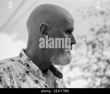 Dobrota, Montenegro, 28 aprile 2019: Ritratto di un uomo calvo con barba grigia (B/N) Foto Stock