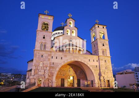 Cattedrale della Risurrezione a Podgorica di notte, Montenegro Foto Stock