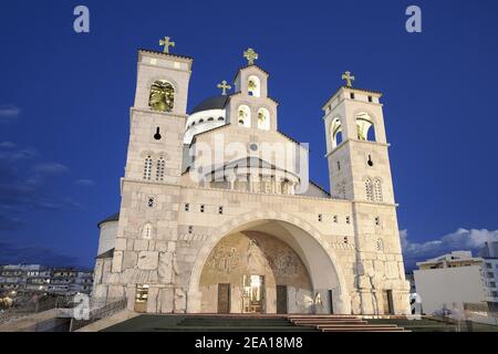 Cattedrale della Risurrezione a Podgorica di notte, Montenegro Foto Stock