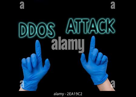 Attacco DDoS con scrittura di testo. Business photo showcasing perpetrator cerca di rendere la risorsa di rete non disponibile visualizzare vuoto adesivo carta accesso Foto Stock