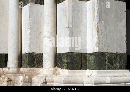 Battistero medievale di San Giovanni in Corte o Ritondo (1303-1361), in Piazza del Duomo, Pistoia centro, Toscana, Italia, Europa. Foto Stock