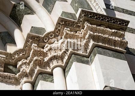 Battistero medievale di San Giovanni in Corte o Ritondo (1303-1361), in Piazza del Duomo, Pistoia centro, Toscana, Italia, Europa. Foto Stock