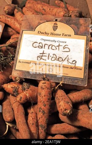 Il Veg Shed, nella Duchy Home Farm vicino a Tetbury, vende prodotti biologici della fattoria e altri prodotti locali, Gloucestershire, Inghilterra Foto Stock