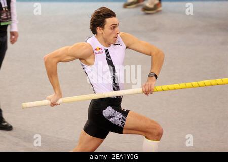 Armand Duplantis di Svezia durante il Perche Elite Tour Rouen 2021, evento Pole Vault il 6 febbraio 2021 a Kindarena a Rouen / LM Foto Stock