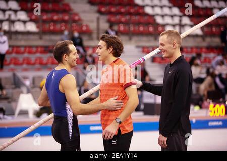 Renaud Lavillenie di Francia, Armand Duplantis di Svezia e Sam Kendricks di USA durante il Perche Elite Tour Rouen 2021, Pole / LM Foto Stock