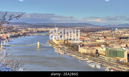 Il paesaggio urbano di Budapest dalla collina della Cittadella Foto Stock