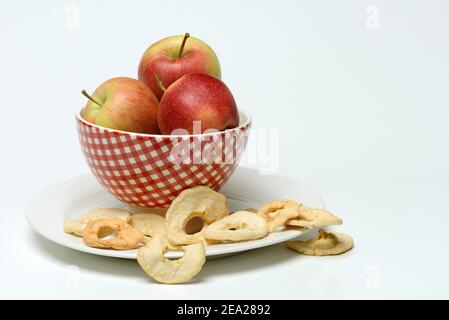 Mele in ciotola e anelli di mele, varietà di gala Foto Stock